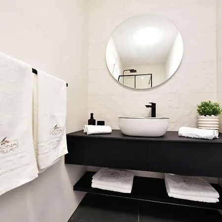 Villa Beautiful Leona Vir