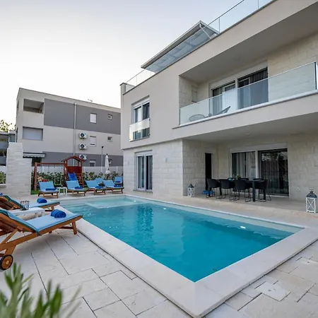 Villa Beautiful Leona Vir