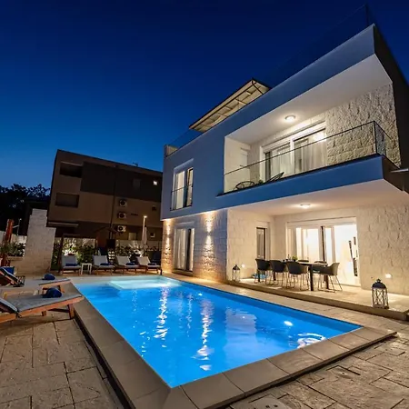 Villa Beautiful Leona *